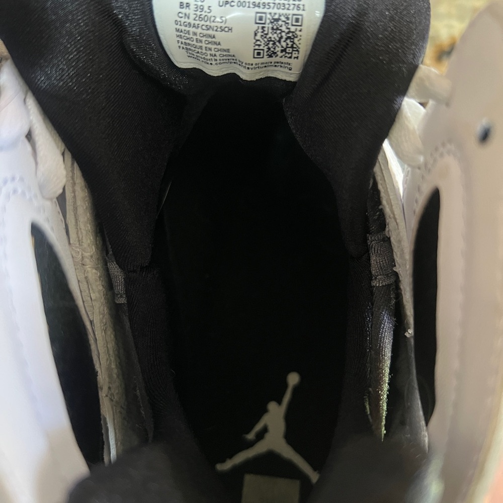 Jordan Air 7 Retro White and Varsity Purple - Picture 7 of 7